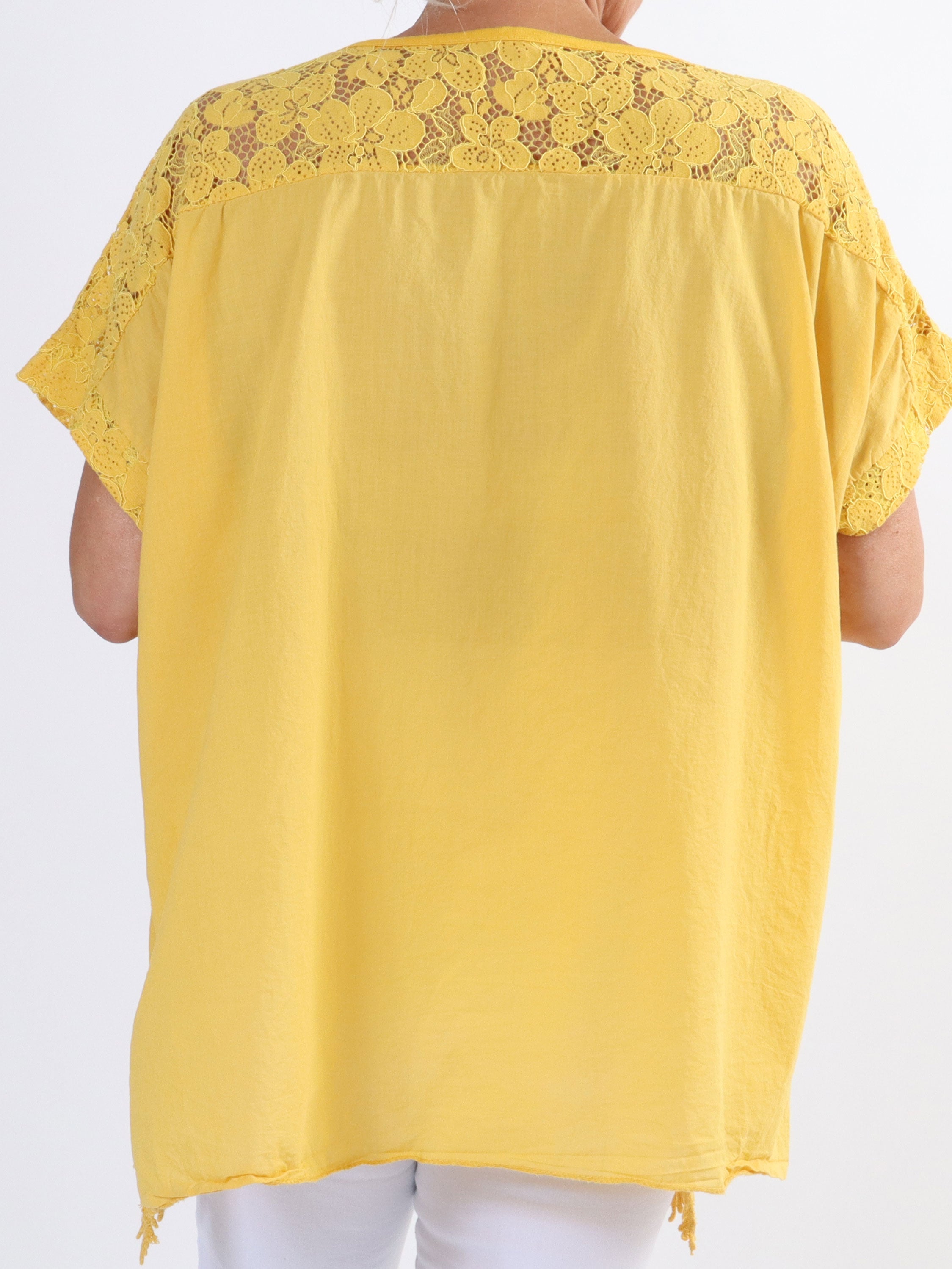 Inna - Sød plus size top med blonder og broderi anglaise